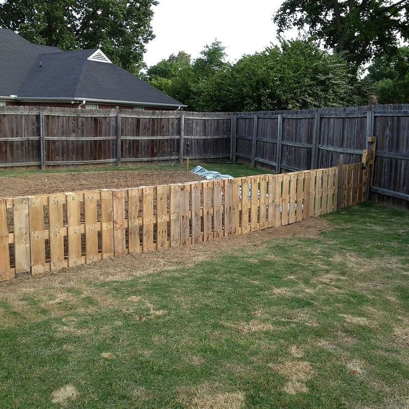 DIY Dog Fence
 Pallet Fence in 2019 outside landscape ideas