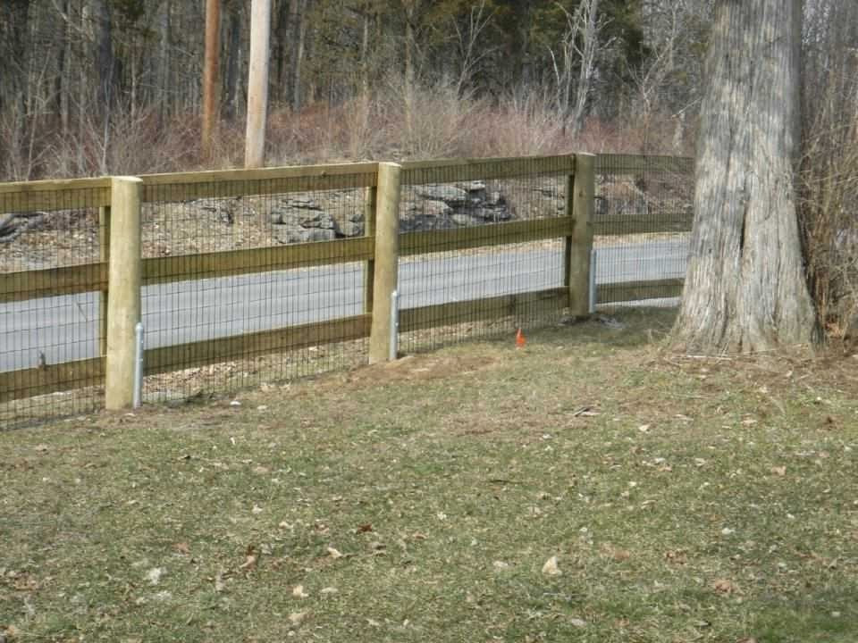 DIY Dog Fence
 Dog Fences Outdoor DIY To Keep Your Dogs Secure