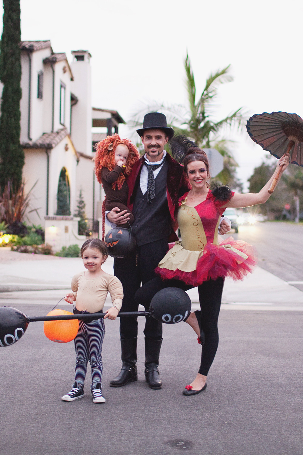 DIY Family Halloween Costumes
 DIY ROBOT FAMILY COSTUME Tell Love and Party