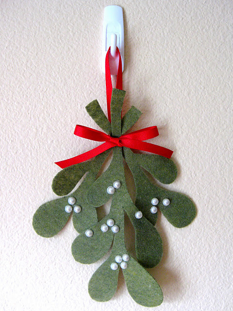 DIY Felt Christmas Ornaments
 Picture DIY Felt Mistletoe Ornament