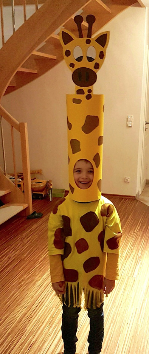 DIY Giraffe Costumes
 30 Quick & Easy DIY Halloween Costumes For Kids Boys