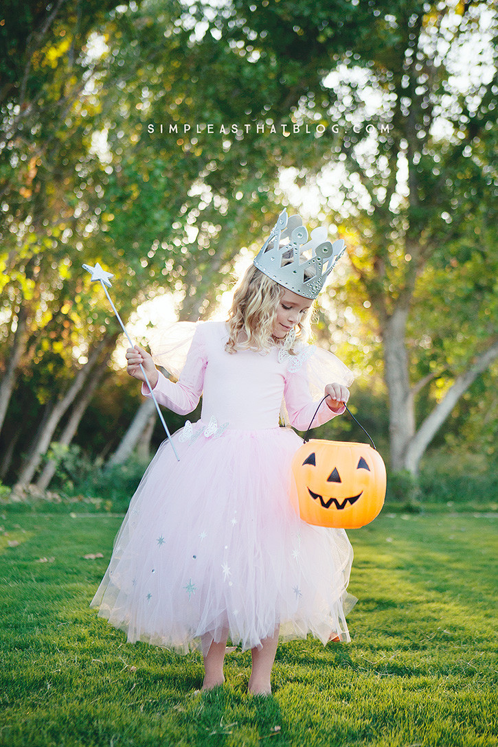 DIY Glinda Costume
 DIY Glinda and Wicked Witch of the West Halloween Costumes