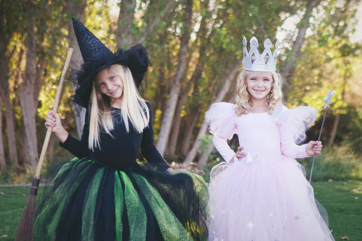 DIY Glinda Costume
 DIY Glinda and Wicked Witch of the West Halloween Costumes