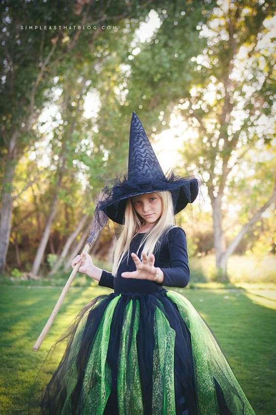 DIY Glinda Costume
 DIY Glinda and Wicked Witch of the West Costumes