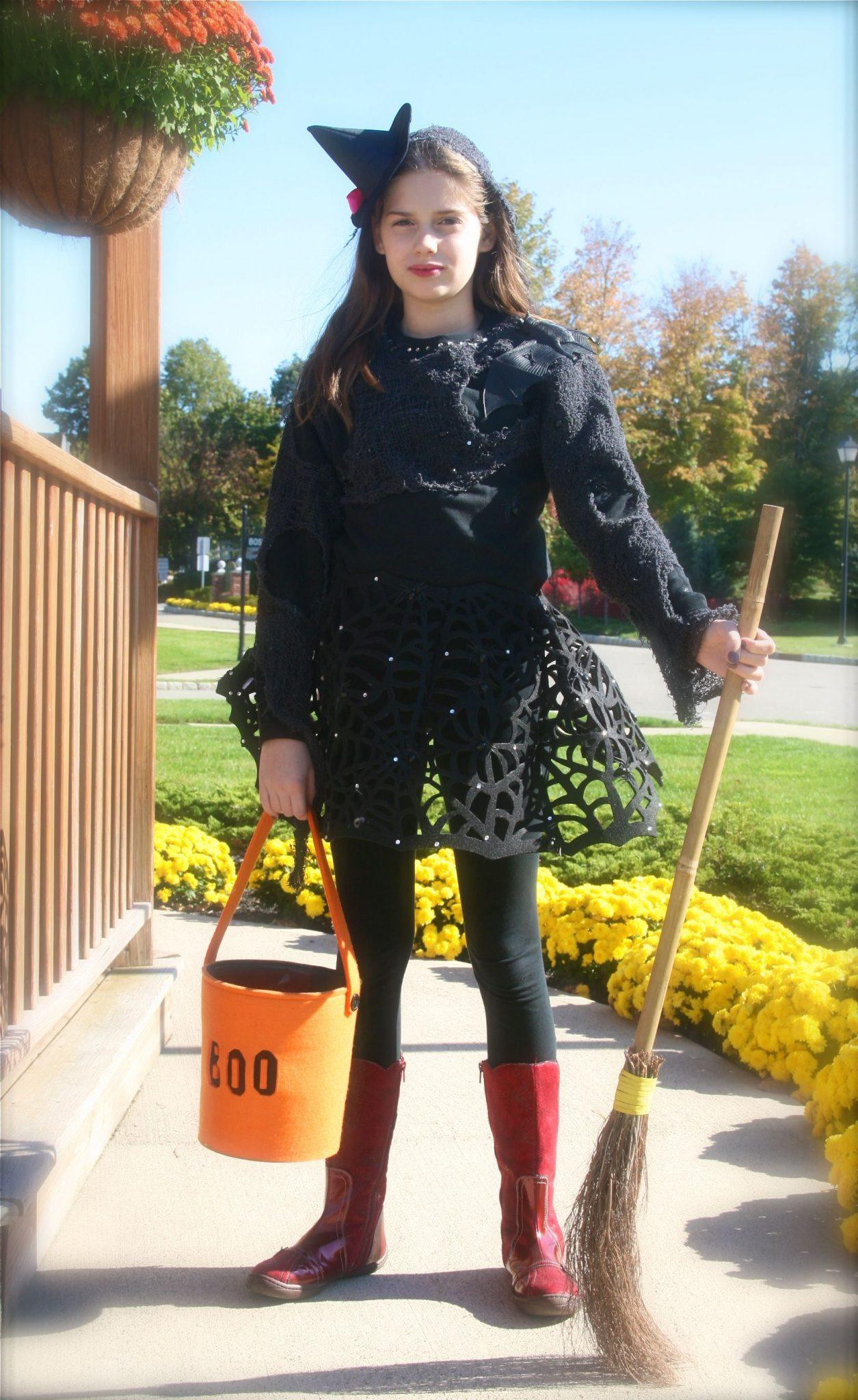 DIY Halloween Costumes For Teenage Girls
 DIY Trendy Witch Costume for Tween Teen Girls