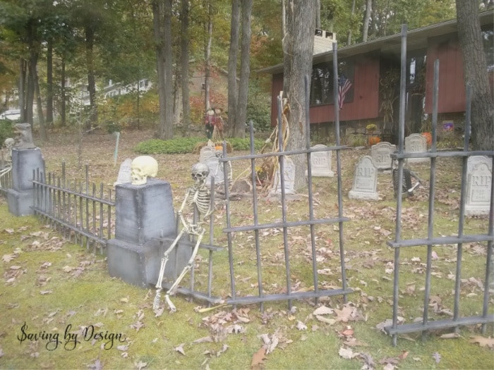 Diy Halloween Fence
 DIY Outdoor Halloween Decorations