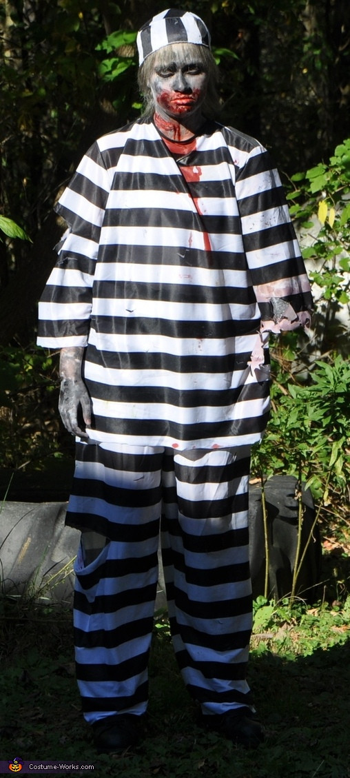 DIY Inmate Costume
 Bitten Prisoner Halloween Costume