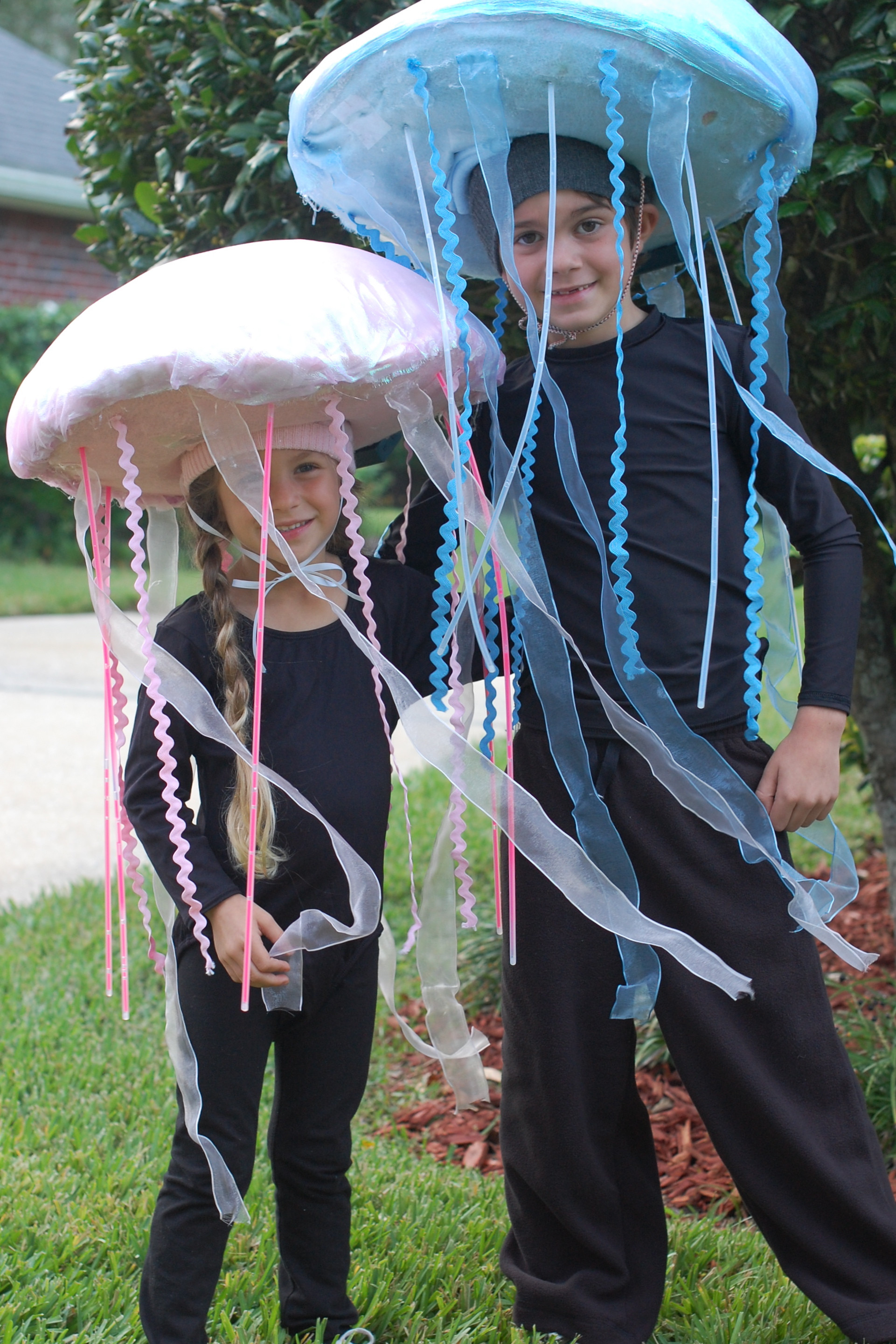 DIY Jellyfish Costume
 Glow in the Dark Jellyfish Costume Tutorial