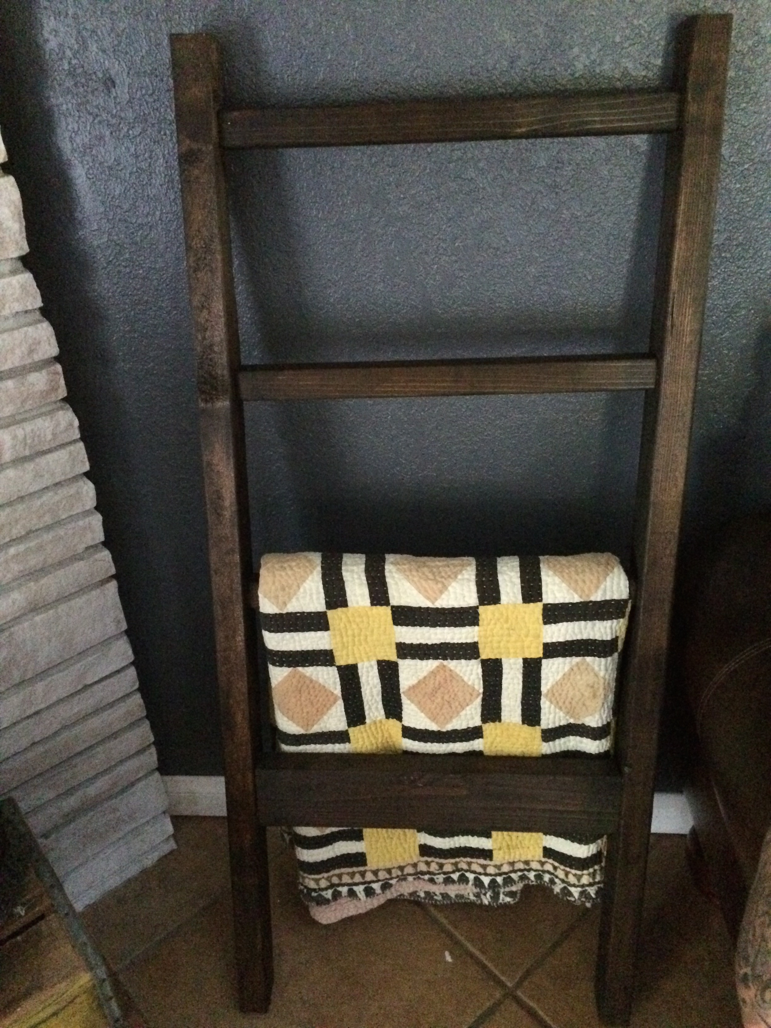 DIY Ladder Rack
 Quilt Blanket Rack Easy DIY