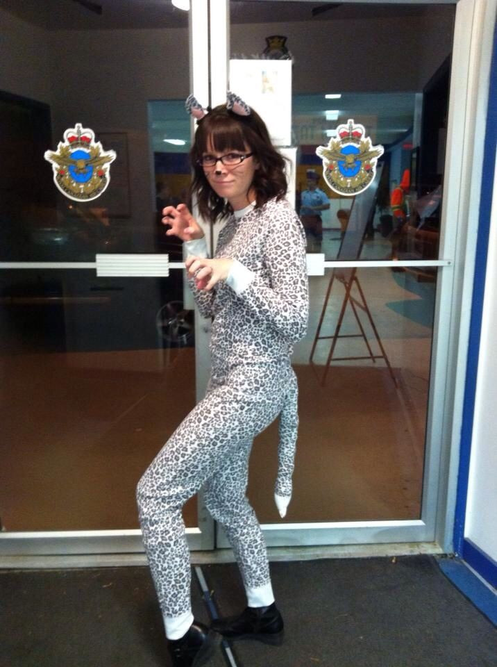 DIY Leopard Costume
 DIY snow leopard costume