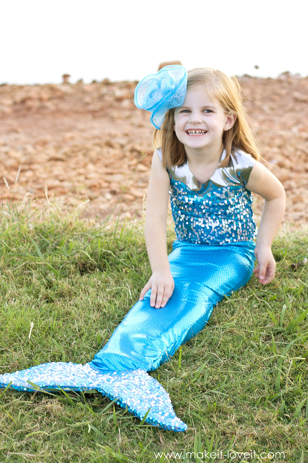 DIY Little Mermaid Costume
 DIY Mermaid Costume with a REPOSITIONABLE Fin