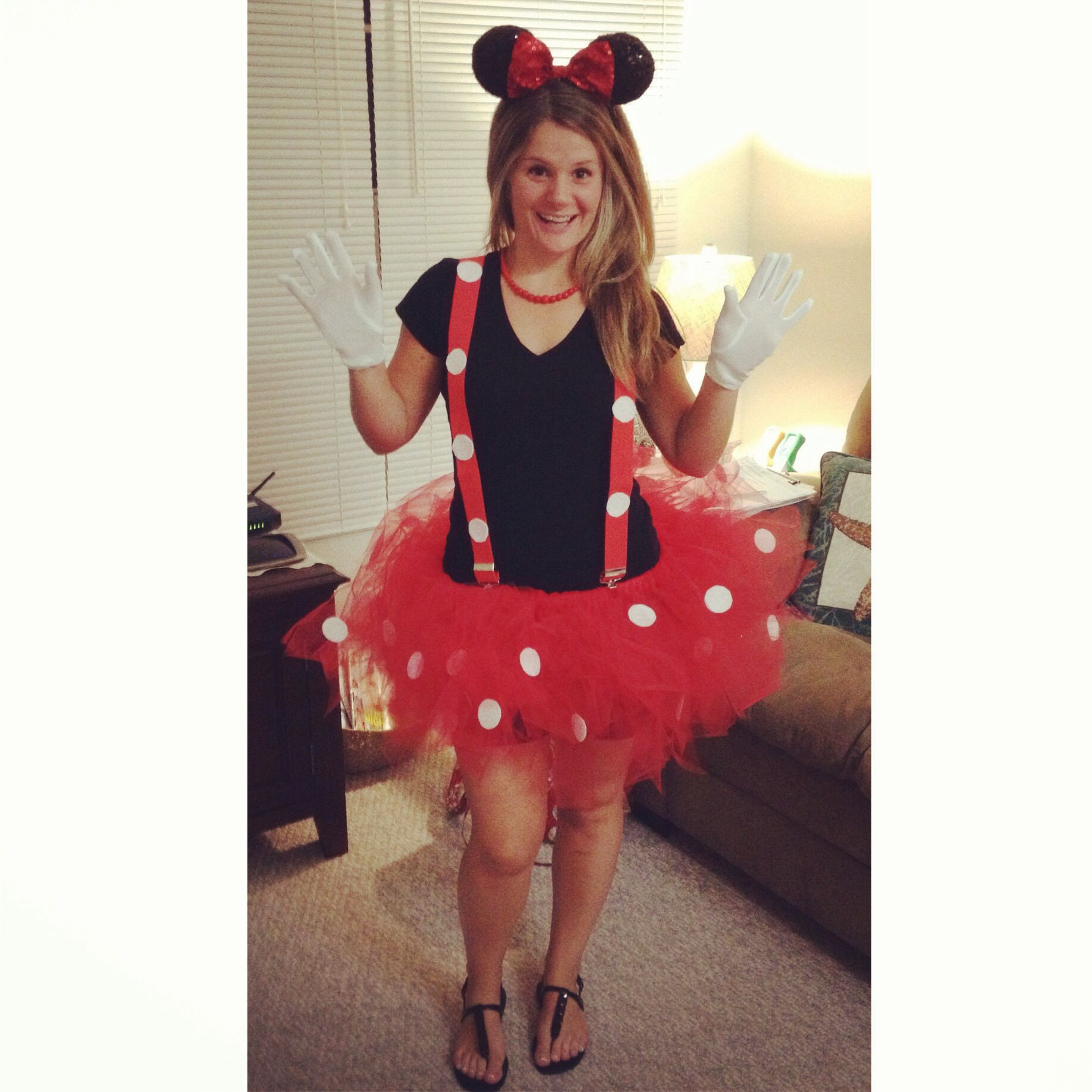 DIY Minnie Mouse Costume For Adults
 DIY Minnie Mouse Costume for a woman DIY
