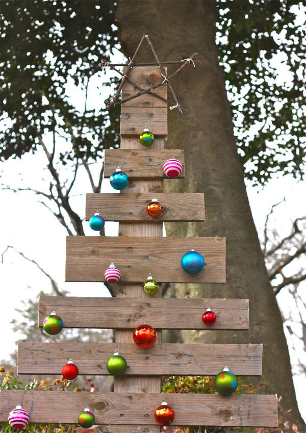 DIY Outdoor Christmas Tree
 DIY Outdoor Christmas Decorating