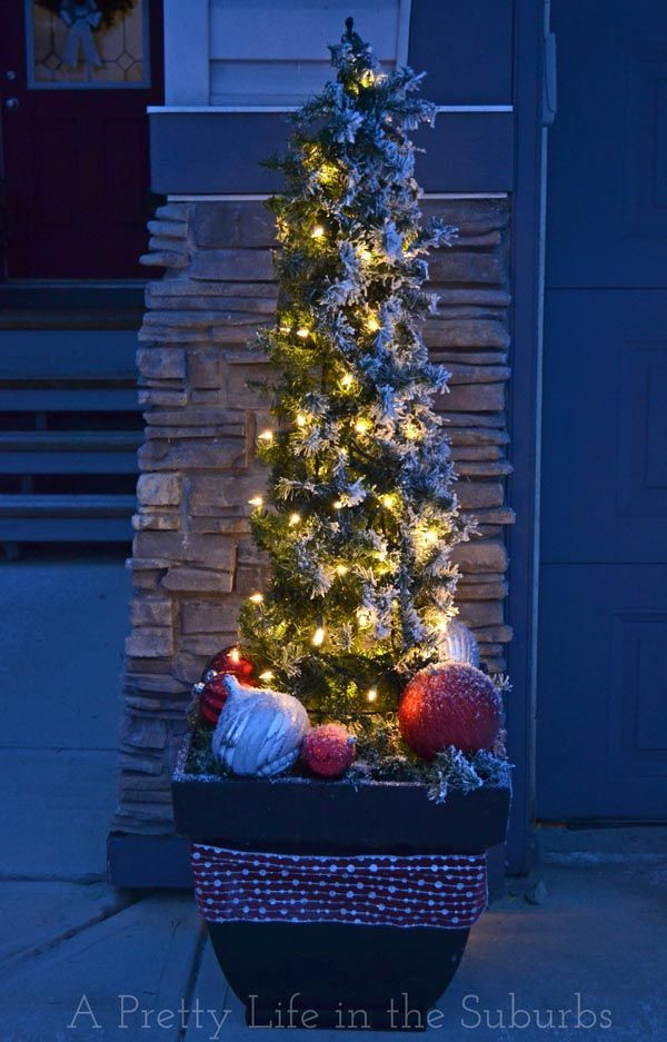 DIY Outdoor Christmas Tree
 Tomato Cage Christmas Tree DIY