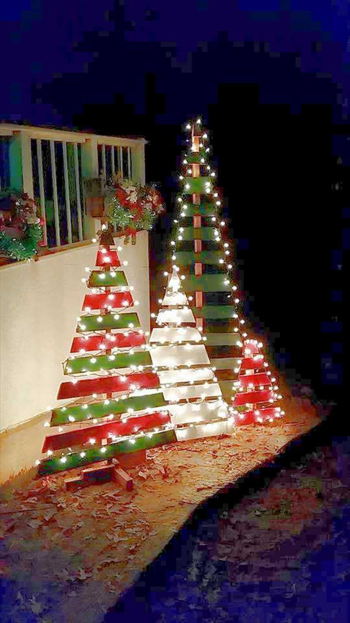 DIY Outdoor Christmas Tree Made Of Lights
 10 DIY Pallet Trees to Decorate Your House