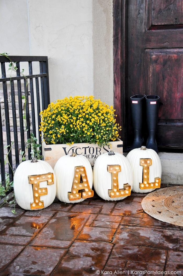 Diy Outdoor Fall Decor
 7 DIY Marquee Letters And Signs For Fall And Holidays