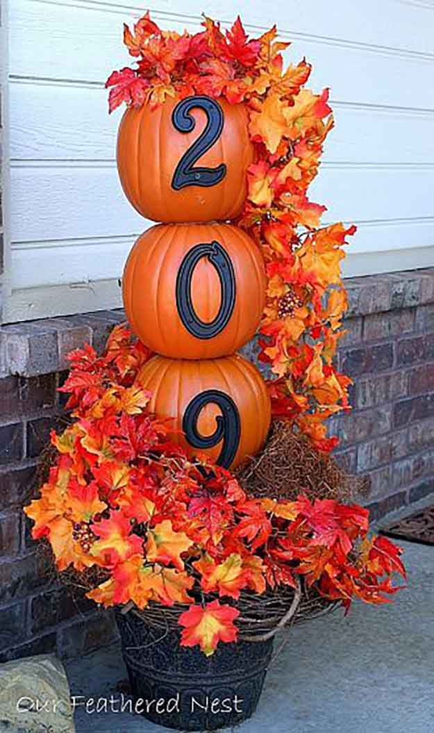 Diy Outdoor Fall Decor
 Fall Door Decorations and Wreaths DIY Projects Craft Ideas