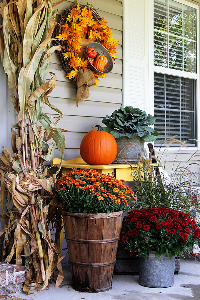 Diy Outdoor Fall Decor
 30 Beautiful Rustic Decorations For Fall That Are Easy To