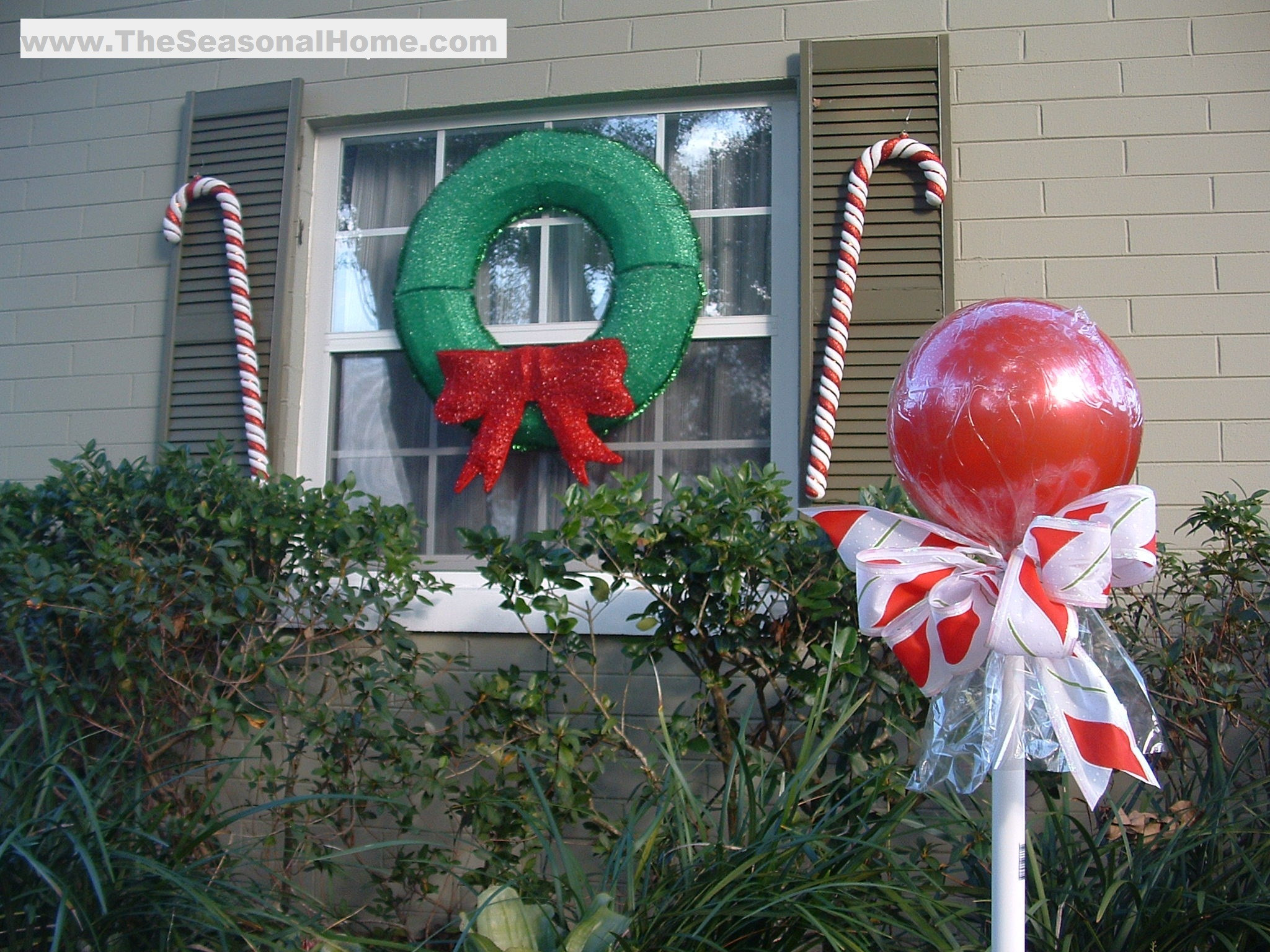 DIY Outdoor Lawn Christmas Decorations
 Outdoor “CANDY” A Christmas Decorating Idea The