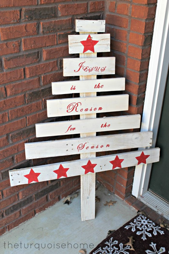 DIY Pallet Christmas Trees
 13 Cool DIY Recycled Pallet Christmas Trees Shelterness