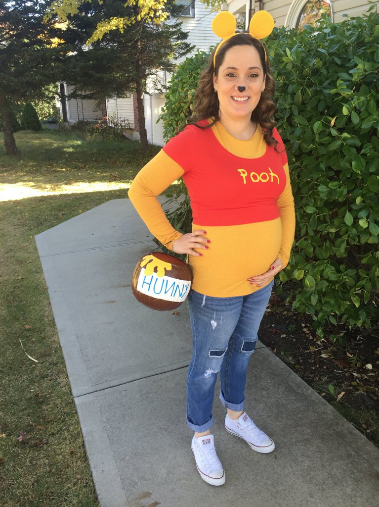 DIY Pregnant Costume
 21 Halloween Costume Ideas for Expecting Mothers Don t