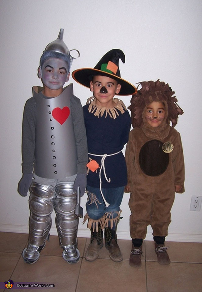 DIY Scarecrow Costume Wizard Of Oz
 Halloween Costumes For Siblings That Are Cute Creepy And