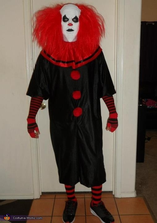 DIY Scary Clown Costume
 Best 25 Evil clown costume ideas on Pinterest