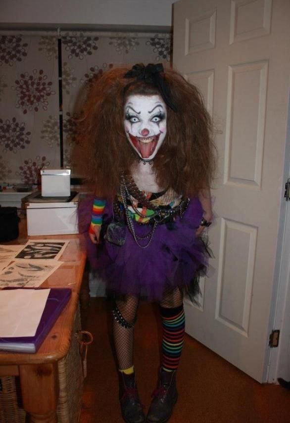 DIY Scary Clown Costume
 A Scary Clown Costume For Women