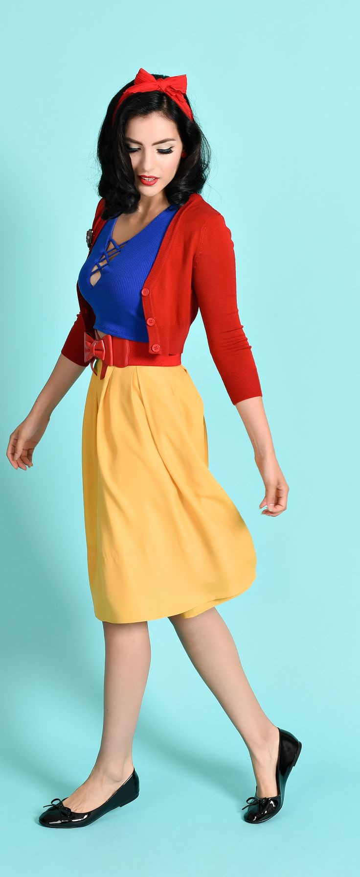 DIY Snow White Costume
 Best 25 Snow white costume ideas on Pinterest