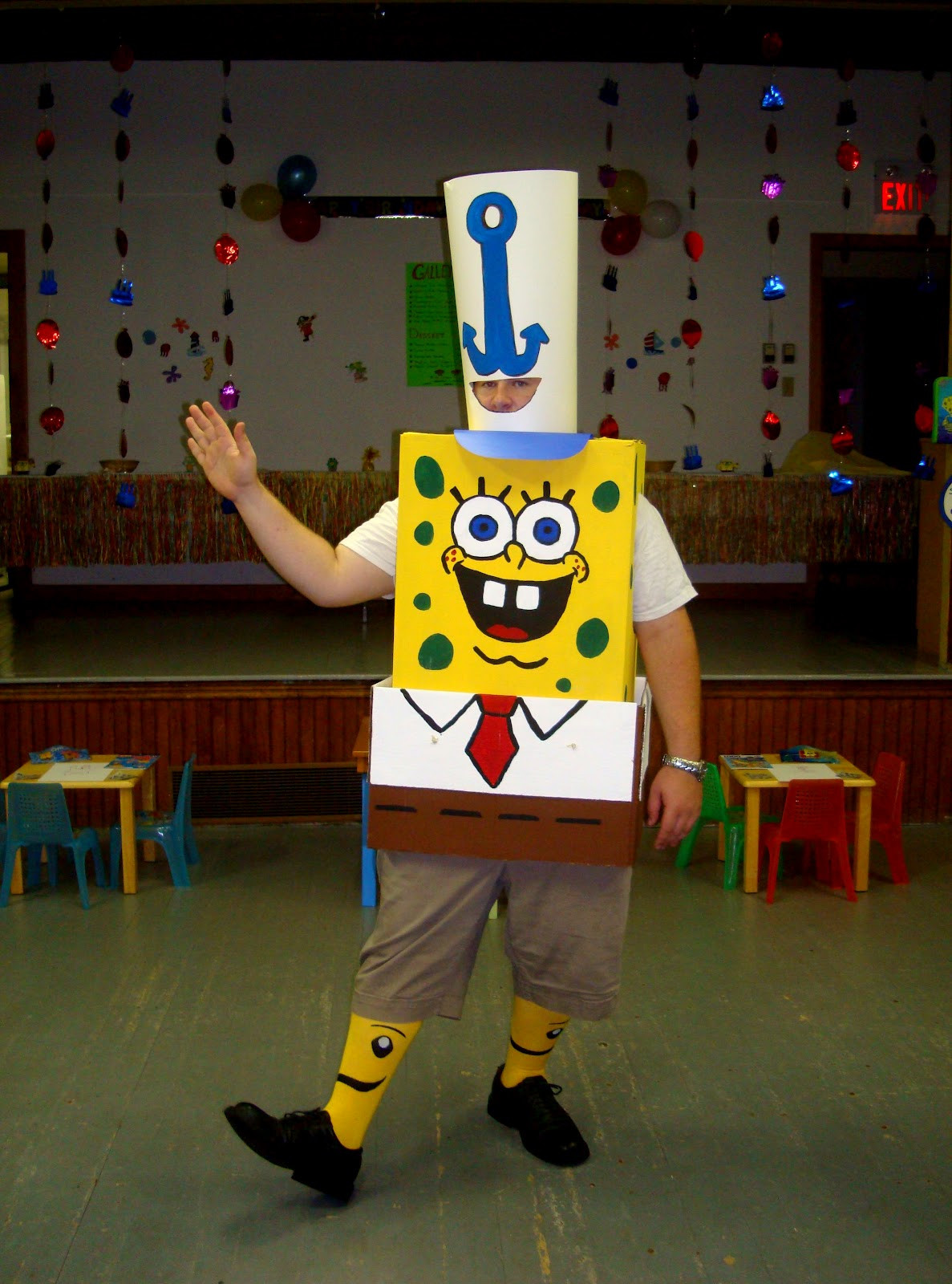 DIY Spongebob Costume
 Momma Melly Spongebob Third Birthday Party