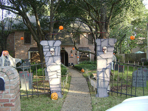Diy Spooky Outdoor Halloween Decorations
 Taylor Family Haunt 2007