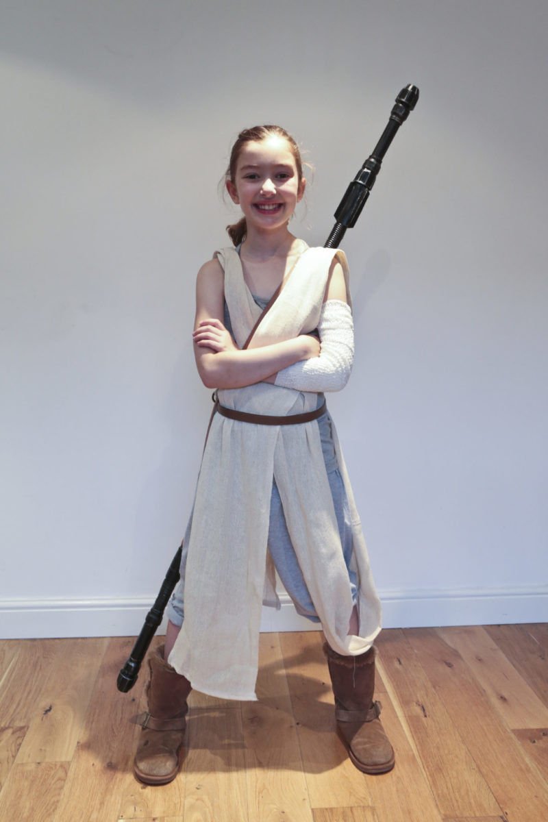 DIY Star Wars Costumes
 How to make an awesome DIY Star Wars Rey costume on a bud