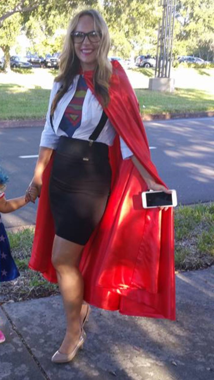 DIY Supergirl Costumes
 Superwoman diy superhero Halloween supergirl costume