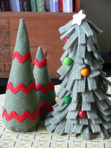 DIY Tabletop Christmas Tree
 5 DIY Felt Tabletop Christmas Trees Shelterness