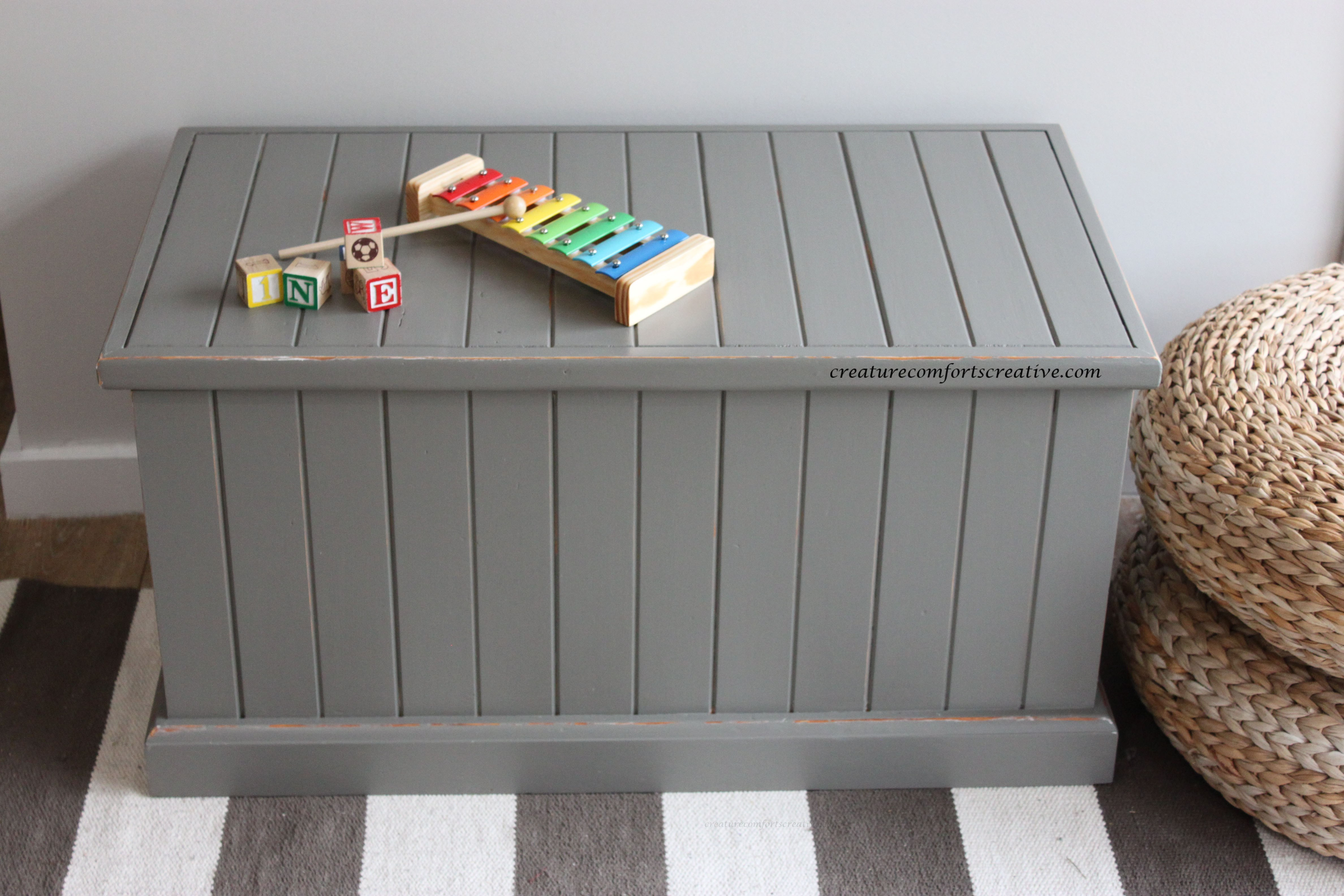 DIY Toy Boxes
 DIY Distressed Up cycled Hinged Toy Box