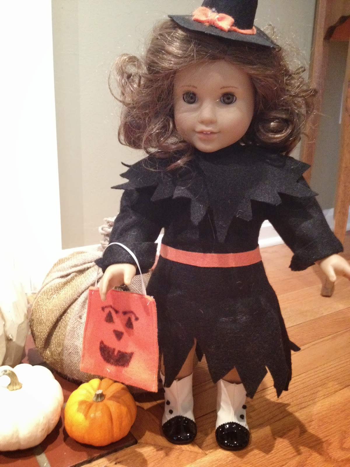DIY Witch Costume
 Two It Yourself DIY American Girl Halloween Outfits