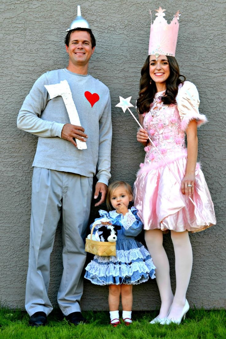 DIY Wizard Of Oz Costume
 Best 25 Twins halloween costumes ideas on Pinterest
