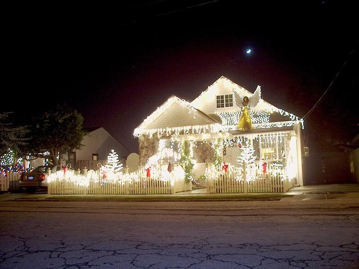 Easy Outdoor Christmas Decorating
 Mind blowing Christmas Lights Ideas for Outdoor Christmas