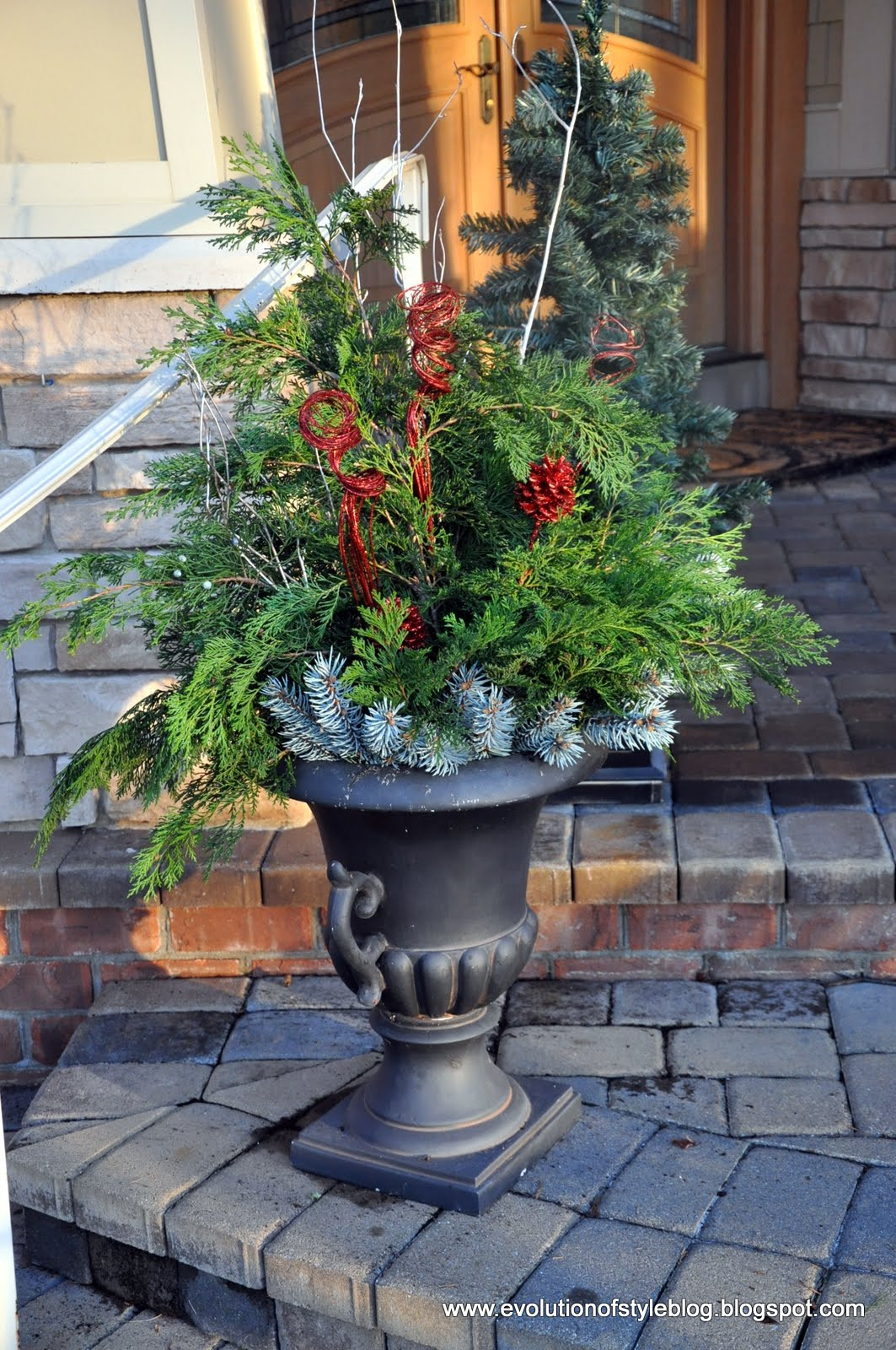 Easy Outdoor Christmas Decorating
 Easy Outdoor Holiday Decor Evolution of Style