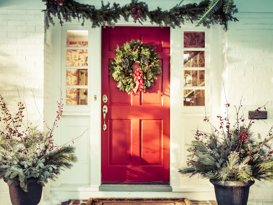 Easy Outdoor Christmas Decorating
 5 Outdoor Christmas and Holiday Decorating Ideas