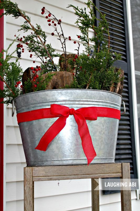 Easy Outdoor Christmas Decorating
 18 stunning Christmas floral arrangements