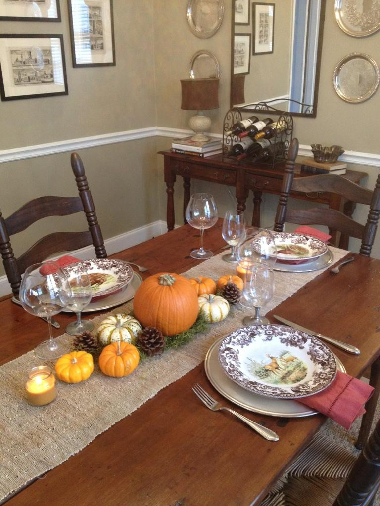 Easy Thanksgiving Table Decorations
 Simple Table Settings & Aqua Linens Spice Up Simple White