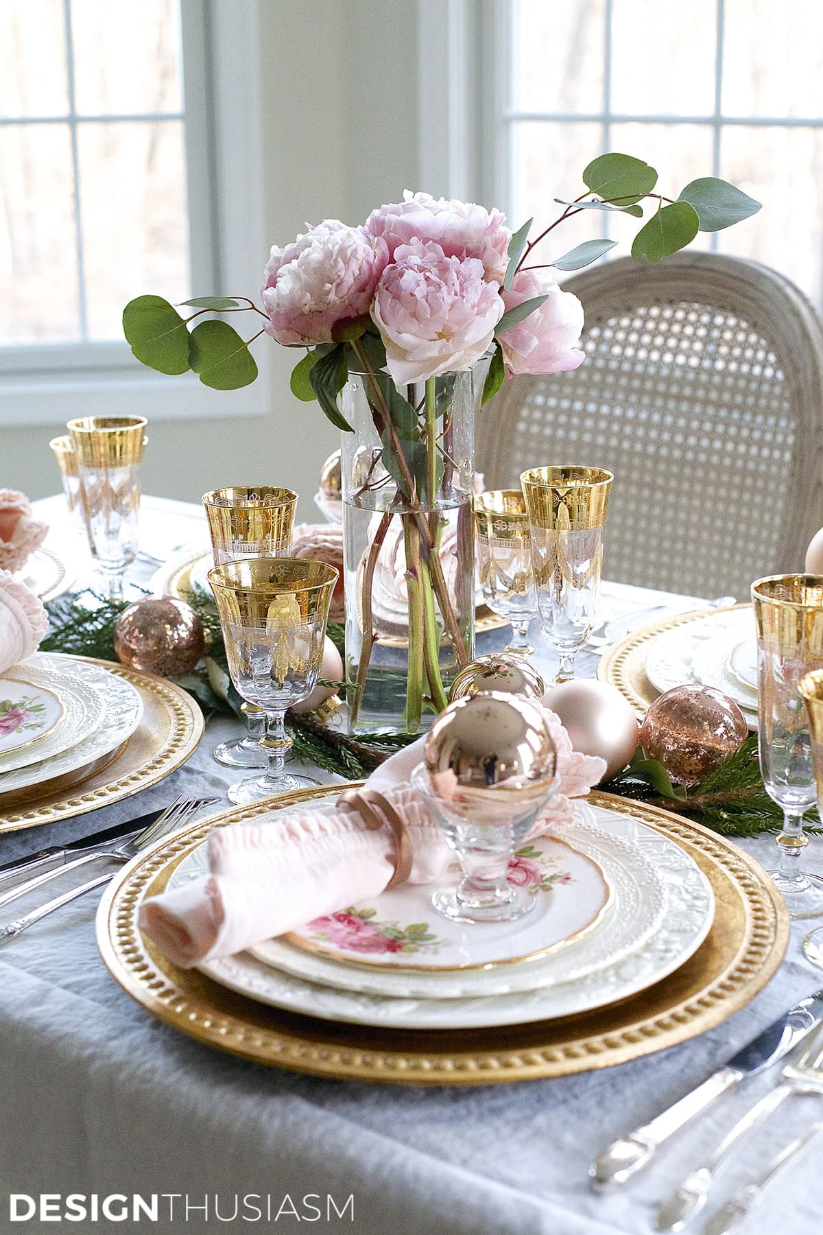 Elegant Christmas Table Settings Ideas
 Elegant Christmas Table Setting with Pink and Gold
