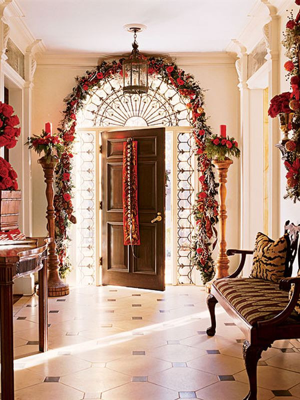 Entryway Christmas Decorations
 8 Fun & Festive Christmas Entryways