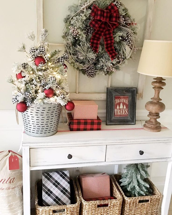 Entryway Christmas Decorations
 Best 25 Christmas entryway ideas on Pinterest