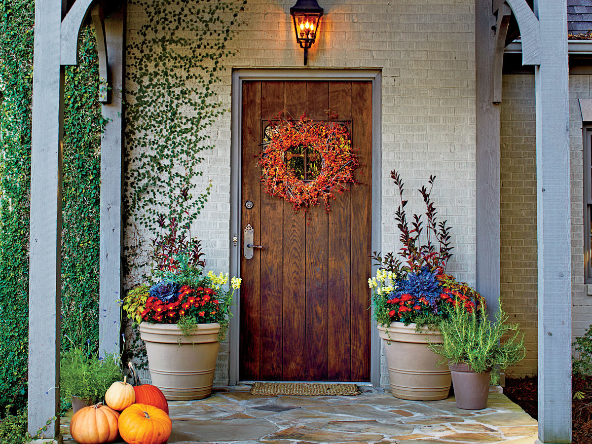 Fall Decorating Front Porch
 16 Ways to Spice Up Your Porch Décor for Fall Southern