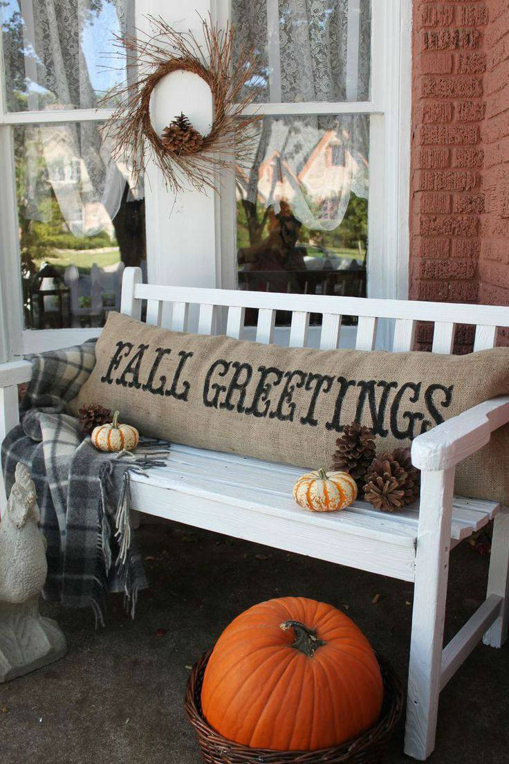Fall Decorations Porch
 13 Great Turkey Day Decorating Ideas for Your Front Porch