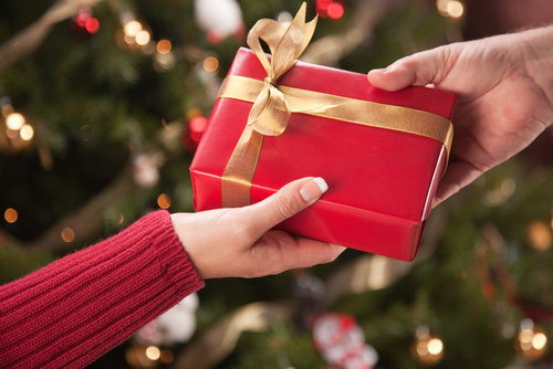 Family Christmas Gift Exchange Ideas
 Shake Up That Boring Christmas Gift Swap With These Great