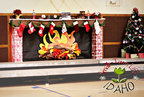 Fireplace Bulletin Board Christmas
 Our Small Town Idaho Life CONSTRUCTION PAPER WREATH TUTORIAL