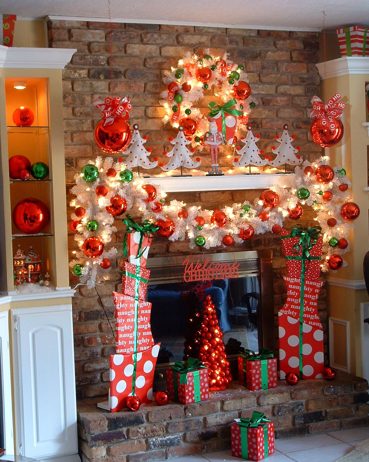 Fireplace Christmas Decorating Ideas
 ADD FIRE TO THE FIREPLACE AREA WITH MESMERIZING DECORATION